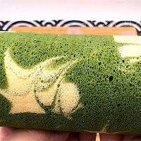 Matcha marbled cake roll, slightly bitter and sweet, contrasting with each other, Evocative illustration of how to do it 28