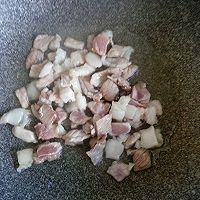 Seasonal stir-fry in spring - illustration of how to make fried pork slices with garlic sprouts 2 