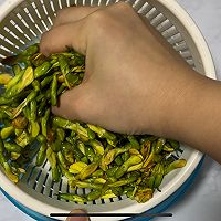 gorse scrambled eggs, spring gorse in Yunnan in April Illustration of how to do it on the market 4