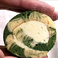 Matcha marbled cake roll, slightly bitter and sweet, contrasting with each other, Evocative illustration of how to do it 24