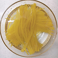 # Mid-Autumn Festival Reunion Food#Yellow noodles mixed with noodles (corn noodles) Illustration of how to do it 2