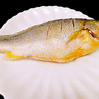 Braised yellow croaker recipe illustration 2