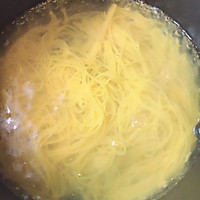 # Mid-Autumn Festival Reunion Food#Yellow noodles mixed with noodles (corn noodles) Illustration of how to do it 10