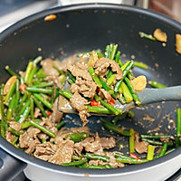 # seeking grandma's hometown fragrant Mid-Autumn Festival feast# The Cantonese of giant rice Illustration of a home-cooked dish, stir-fried beef with garlic 10