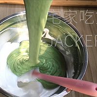 Coconut matcha Swiss roll, teach you how to make cake rolls step by step, The fresh matcha fragrance blends with the fragrance of coconut. Illustration of how to make it 15