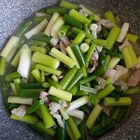 Spring seasonal stir-fry - fried pork slices with garlic sprouts illustration 4 