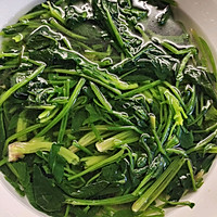 Illustration of how to cook spinach in juice 5