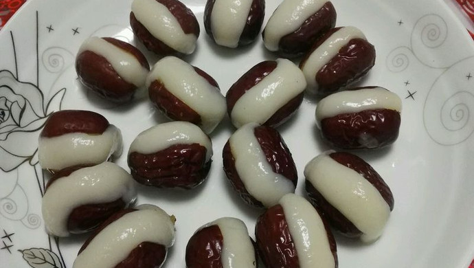 Glutinous rice, bean paste and red dates dessert