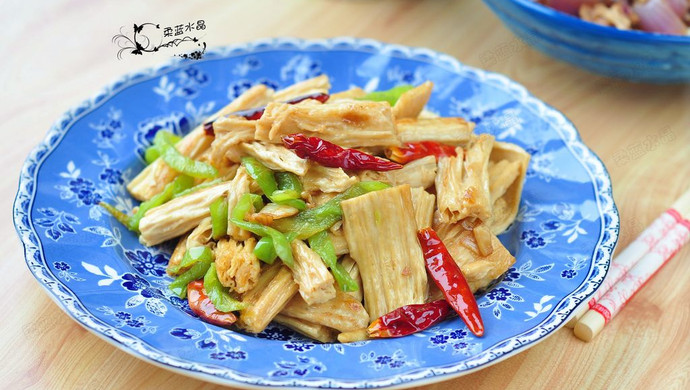 Stir-fried bean curd with hot pepper