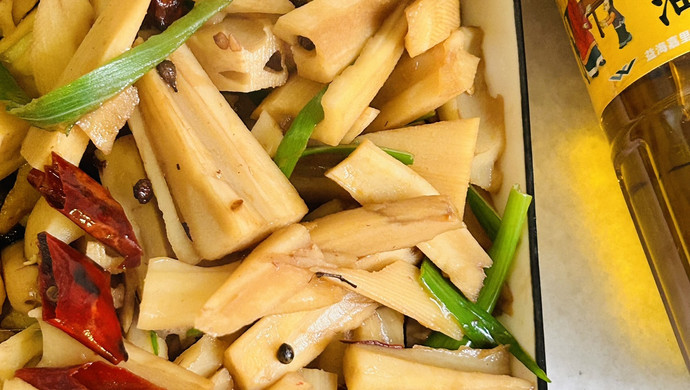 Spicy lotus root strips