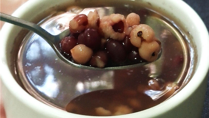 Red bean barley and Gorgon porridge