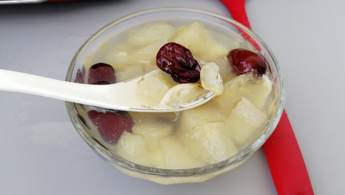 Red date, lily and pear soup