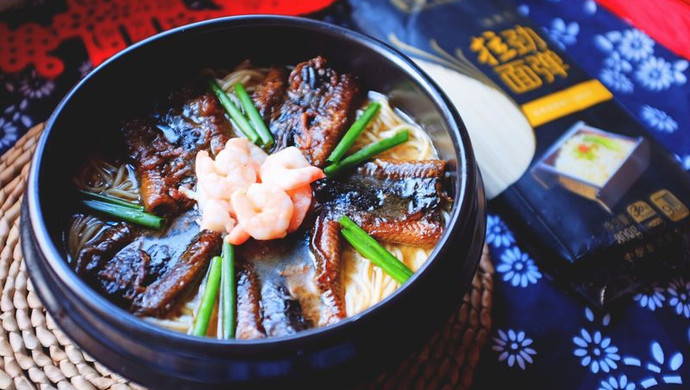 Shrimp fried eel noodles