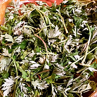 Qingming - Illustration of how to make mugwort leaf juice 1