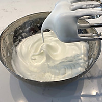 Aesthetic Dessert—Illustration of How to Make Sea Salt Milk Cover Soufflé 8