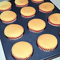 Illustration of how to make sponge cupcakes 13