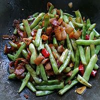 Illustration of how to make fried beans and meat 9