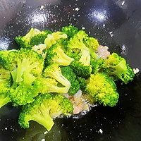 #狠丝grandmaxiangxiangmanmid-autumn feast#Perfect fitness must Illustration of how to make oyster sauce, shrimp and broccoli 5