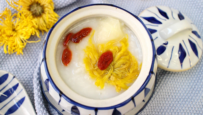 Chrysanthemum and snow pear porridge