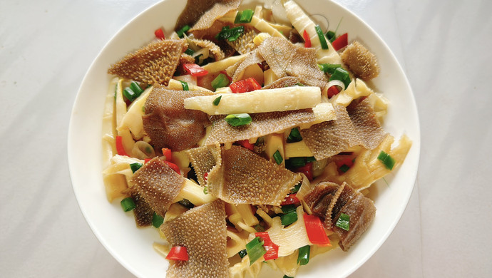 Stir-fried bamboo shoot tips with tripe