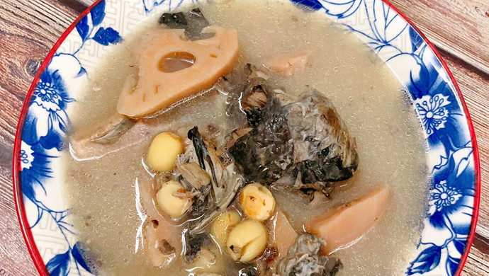 Shuanglian black chicken soup