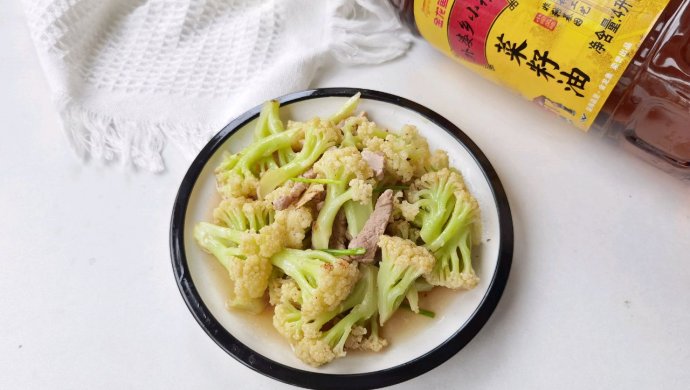 Stir-fried shredded pork with cauliflower