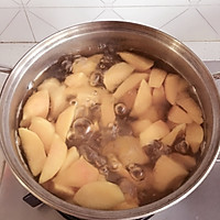 Illustration of how to make canned yellow peach as a summer drink 2