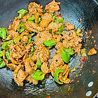 # savor the French romance on the tip of the tongue#How to make green pepper beef Illustration 4