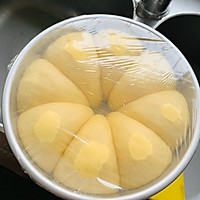 Illustration of how to make brushed steamed bread 4