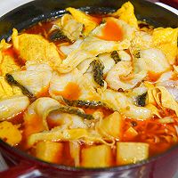 Illustration of how to make spicy assorted hot pot fish fillets 11