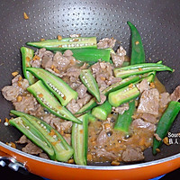 Illustration of how to make stir-fried meat with garlic okra 5