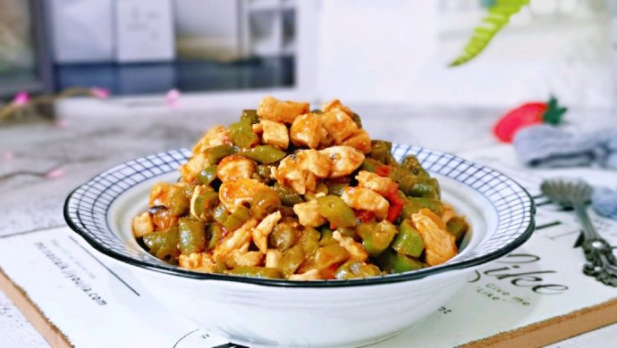 Stir-fried sword beans with diced chicken