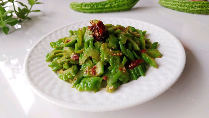 Bitter melon mixed with sesame and spicy oil