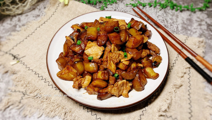 Fried pork slices with eggplant