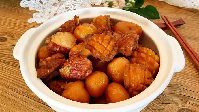 Abalone and ribs stewed with small potatoes