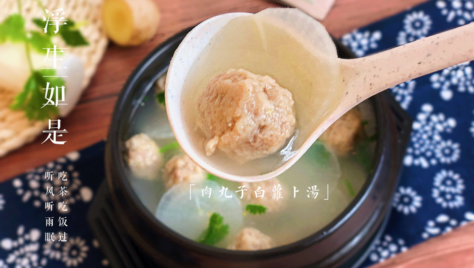 Boiled meatballs and radish soup