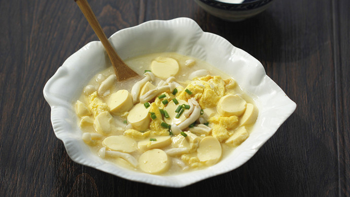 White jade mushroom, egg and tofu soup