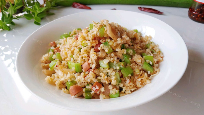 Fried rice with spicy sausage and loofah meat