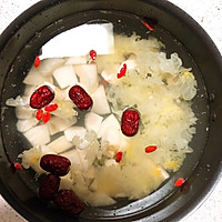 Hatsi Snow Pear Tremella Soup—nourishing yin, moistening the lungs, relieving cough and reducing phlegm Illustration of how to do it 3