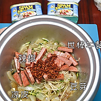 A must-have for summer—luncheon meat with cold skinIllustration of how to do it 8