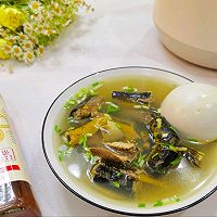 Illustration of how to drink astragalus and eel soup to maintain health in spring and nourish qi and blood 8