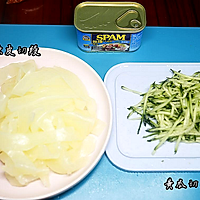 Summer Essentials - Illustration of How to Make Luncheon Meat Liangpi 2