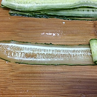 Illustration of how to make rolled cucumbers 3