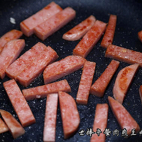 Summer Essentials - Illustration of How to Make Luncheon Meat Liangpi 6