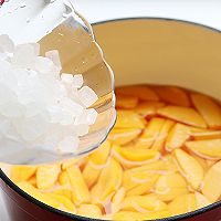 Summer freshness: yellow peach in sugar water#kitchen to lust department# Illustration of how to do it 5