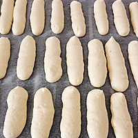 Illustration of how to make thumb cookies 15