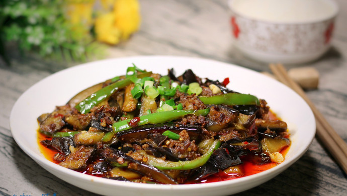 Sauce-flavored minced pork and eggplant