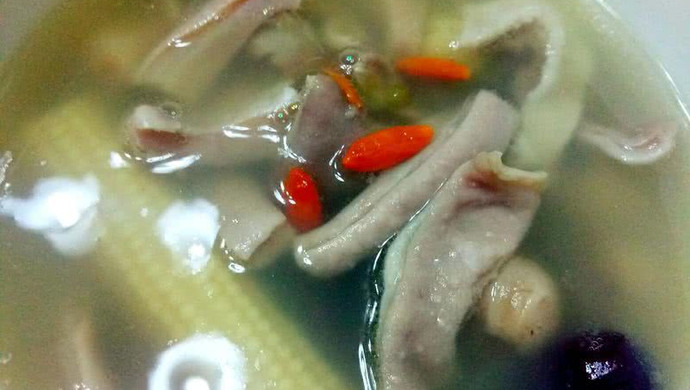 Lotus seed, mung bean and pork belly soup