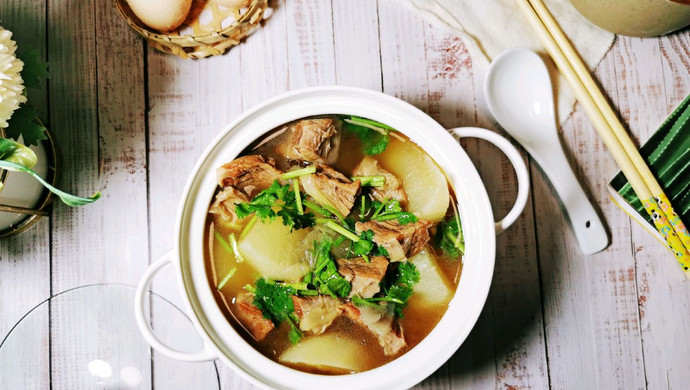 White radish and beef brisket soup