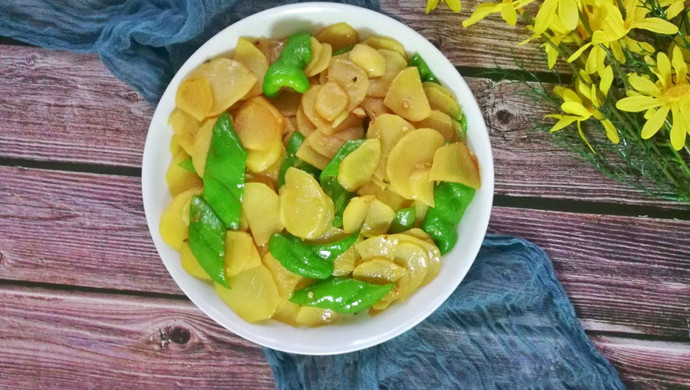 Green pepper and potato slices